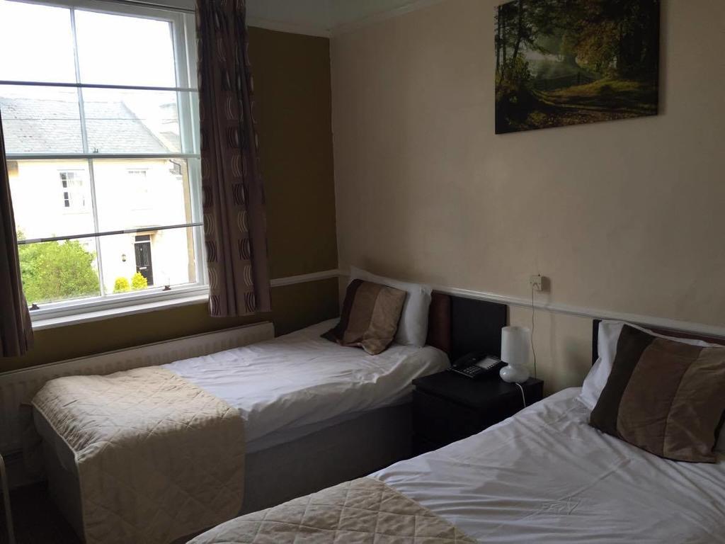 The Pines Guest Accommodation Chippenham  Exteriör bild