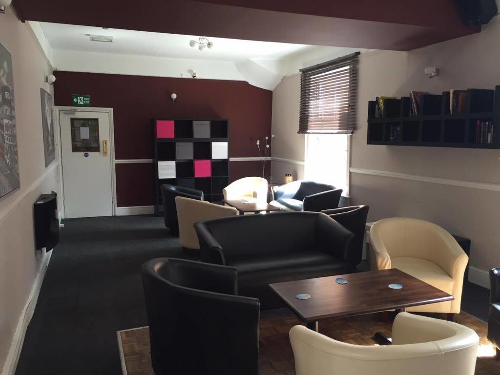 The Pines Guest Accommodation Chippenham  Exteriör bild