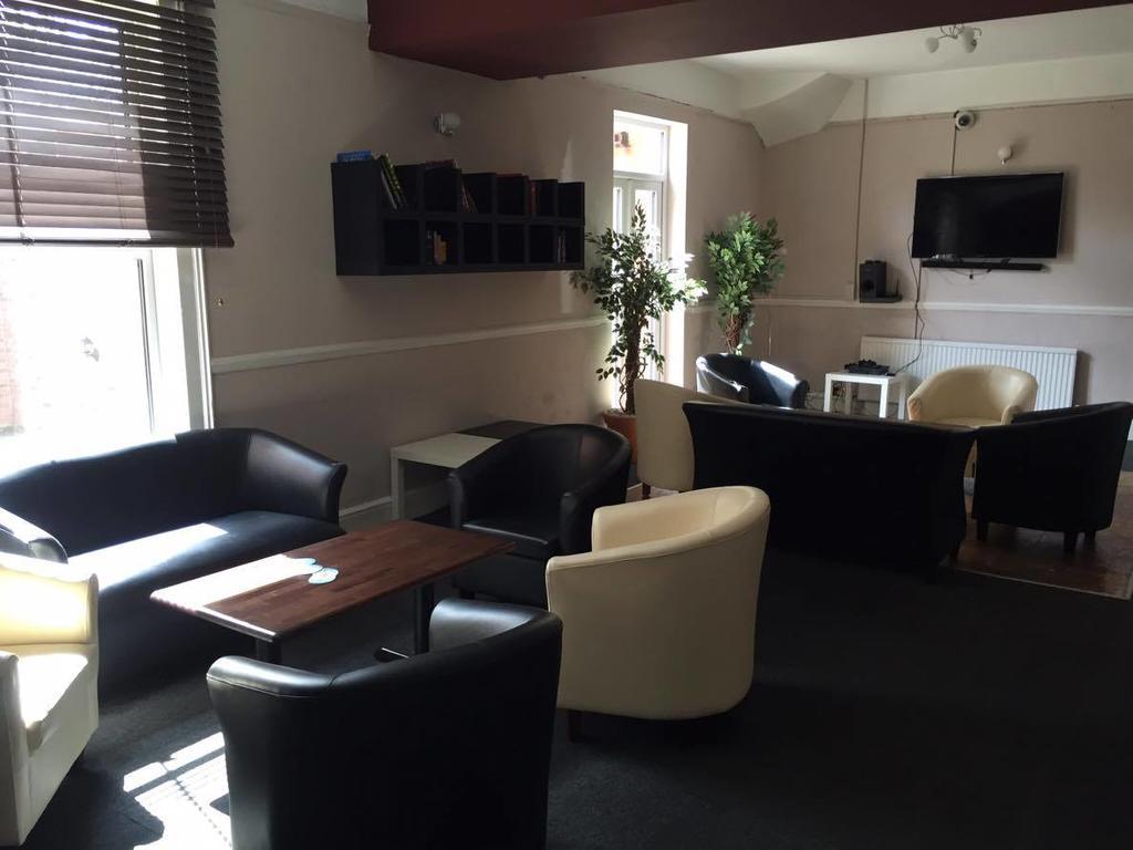 The Pines Guest Accommodation Chippenham  Exteriör bild