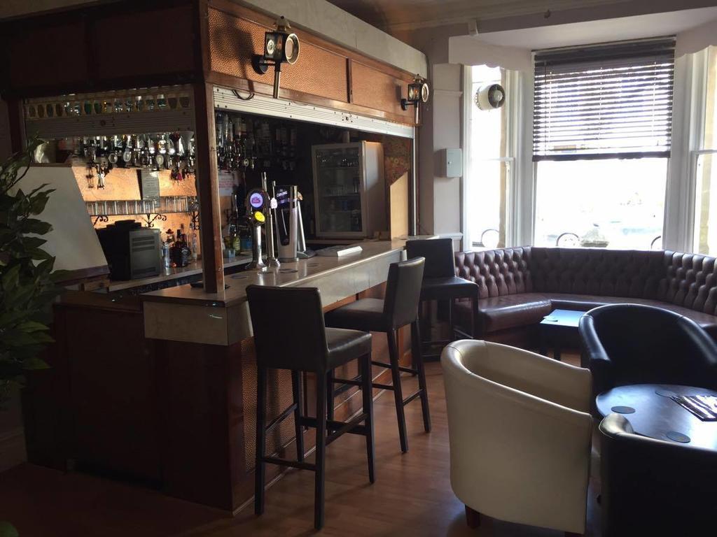 The Pines Guest Accommodation Chippenham  Exteriör bild