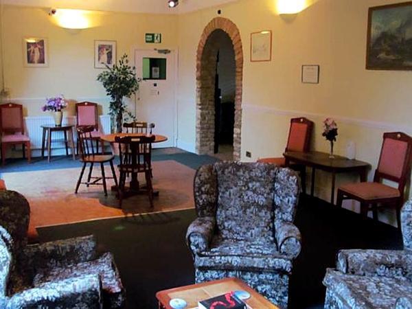The Pines Guest Accommodation Chippenham  Exteriör bild