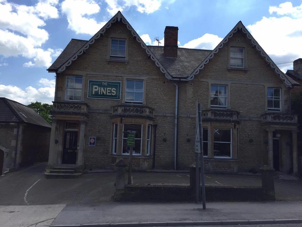 The Pines Guest Accommodation Chippenham  Exteriör bild