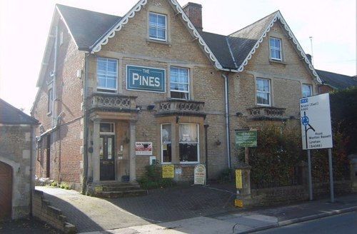 The Pines Guest Accommodation Chippenham  Exteriör bild
