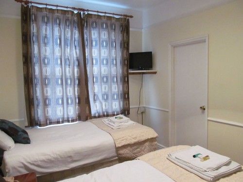 The Pines Guest Accommodation Chippenham  Exteriör bild